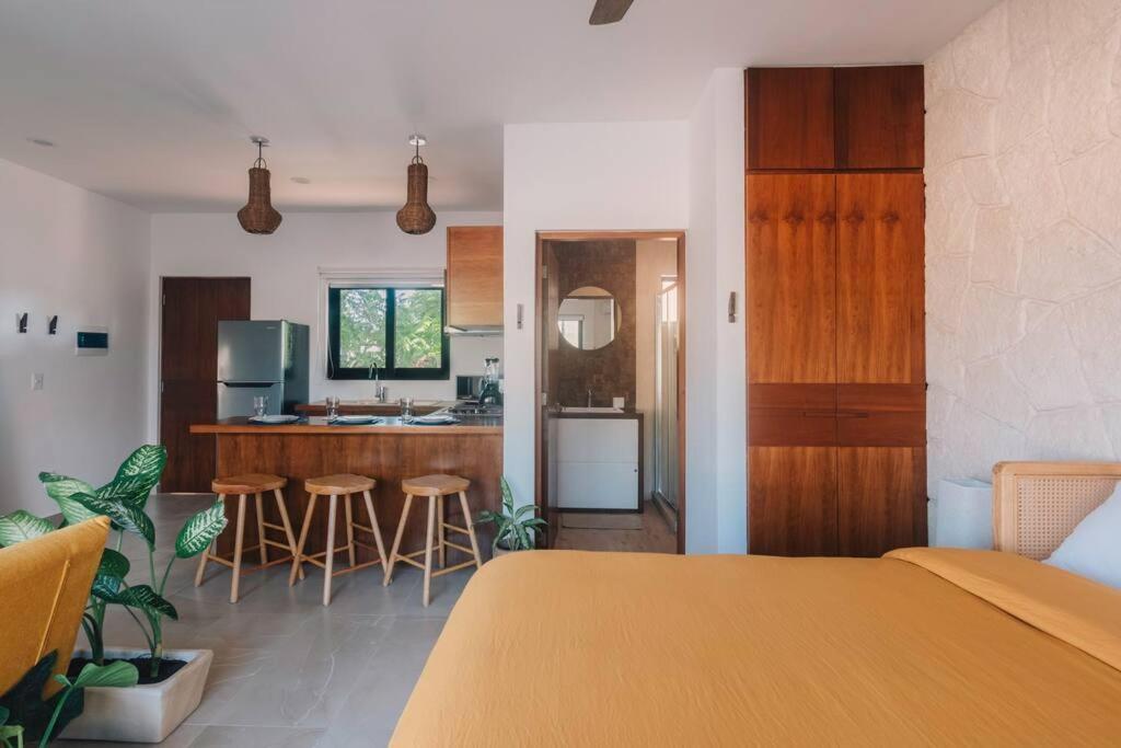 Brand New And Beautiful! Just Steps From The Apartamento