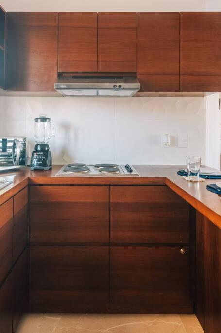 Apartamento Brand New And Beautiful! Just Steps From The *